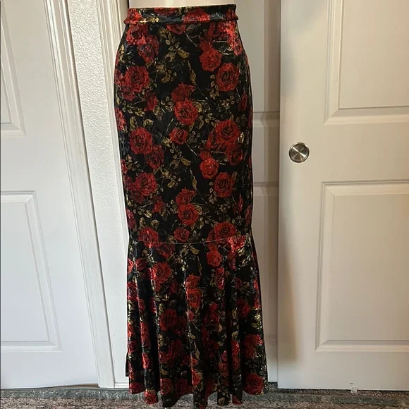 Floral Black and Red Women's Skirt - Picture 2 of 9